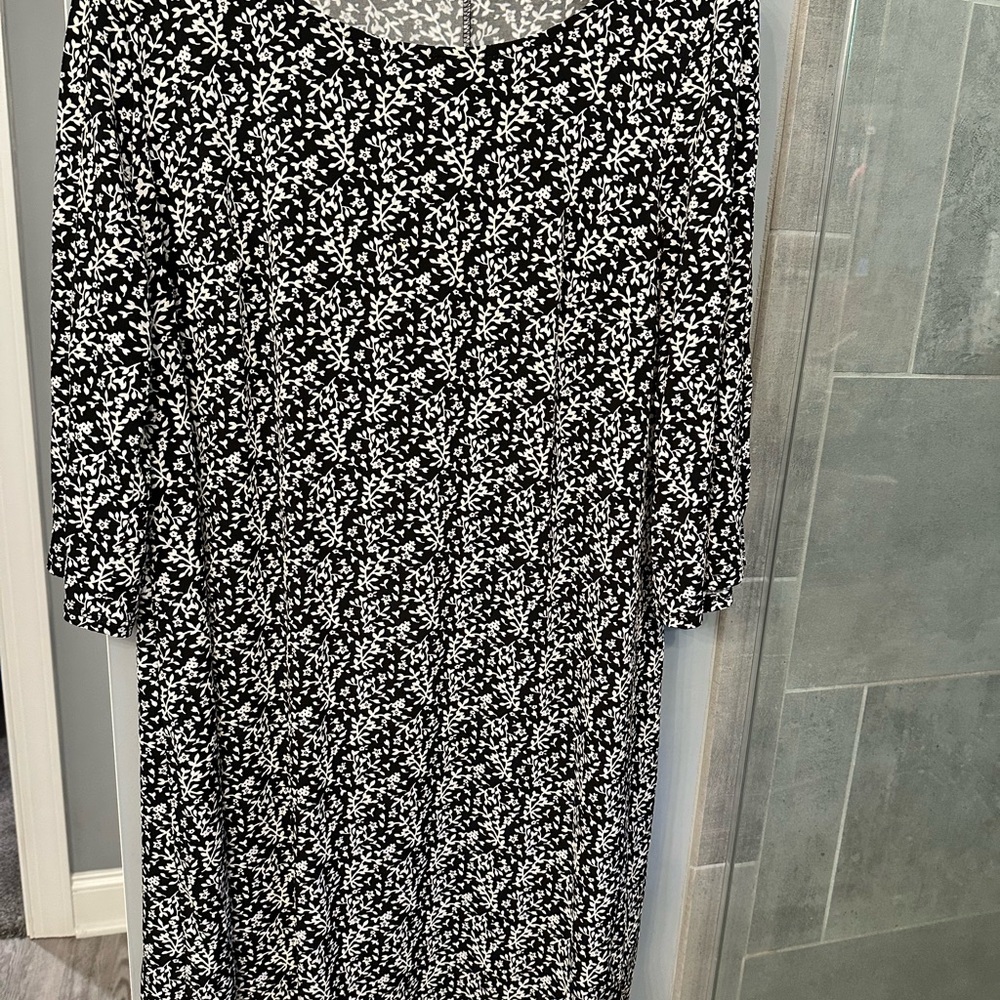 Elegant Black and White Floral Dress Roz and Ali size 1X